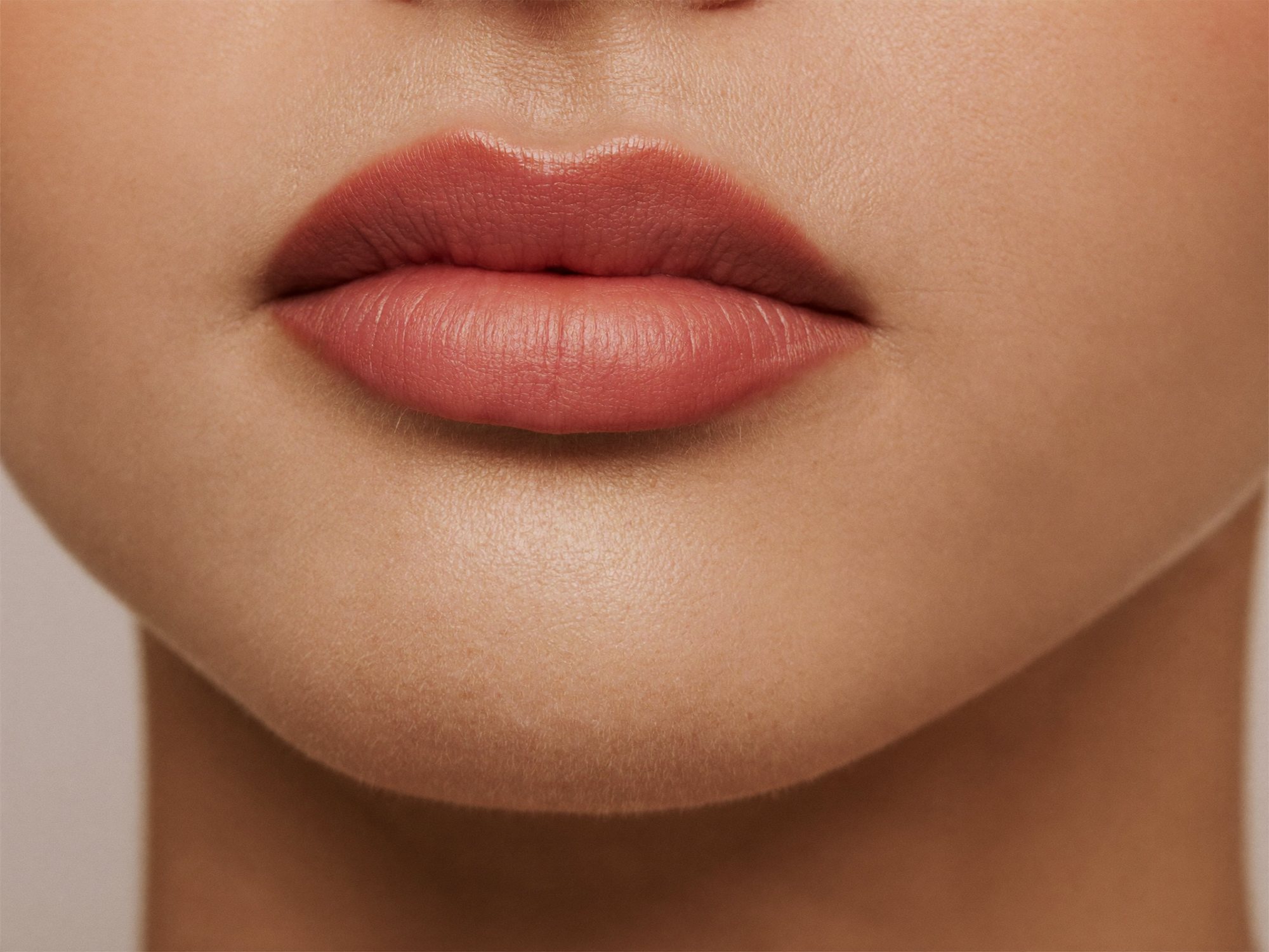 Lippen met een subtiele lip blush kleur