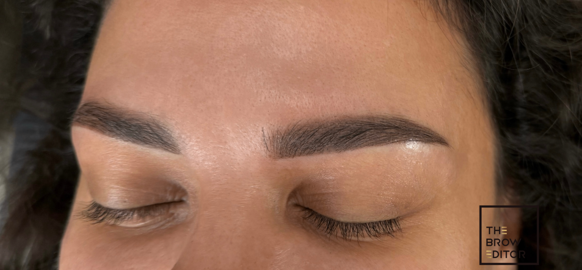 Perfect gevormde wenkbrauwen - permanente make-up Apeldoorn door The Brow Editor